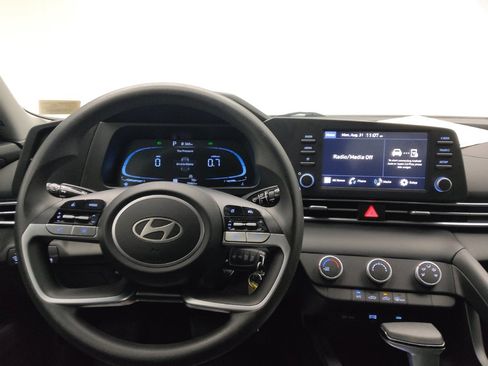 Used 2024 Hyundai Elantra SE FWD image 22