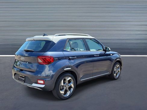 Used 2020 Hyundai Venue FWD image 3