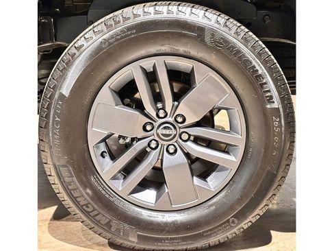 Used 2025 Nissan Frontier SV image 12