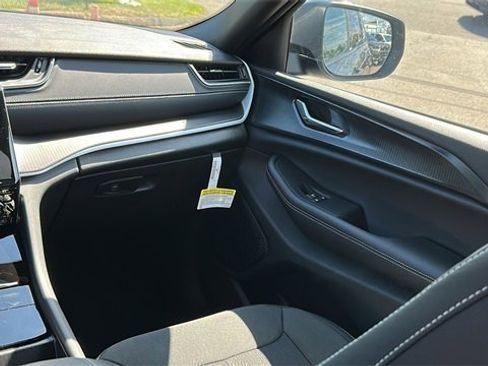 New 2025 Jeep Grand Cherokee L Laredo w/ Luxury Tech Group I image 27