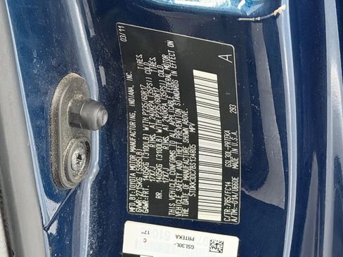 Used 2011 Toyota Sienna LE image 28