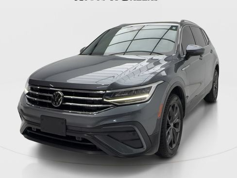 Used 2022 Volkswagen Tiguan SE w/ Panoramic Sunroof Package AWD/4WD image 4