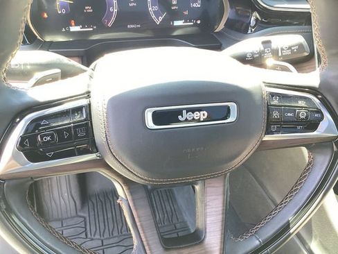 Used 2023 Jeep Grand Cherokee L Summit w/ Luxury Tech Group V AWD/4WD image 12