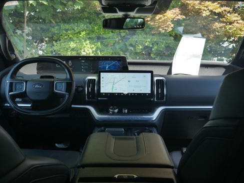 Certified 2025 Ford Expedition Max Platinum w/ Stealth Appearance Package AWD/4WD image 11