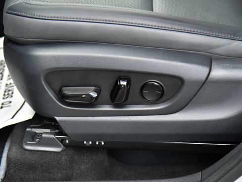 Used 2024 Lexus RZ 300e Premium image 17