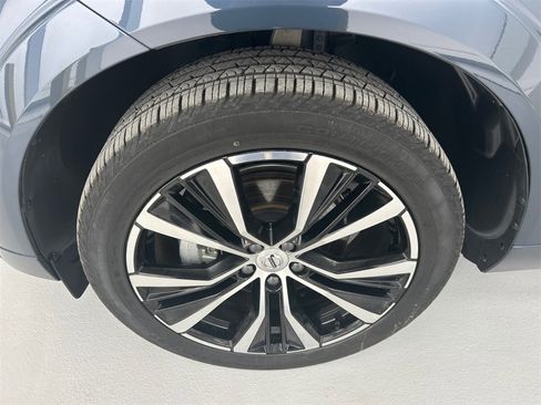 Certified 2025 Volvo XC60 B5 Plus image 8