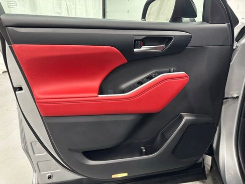 Used 2025 Toyota Highlander XSE image 8