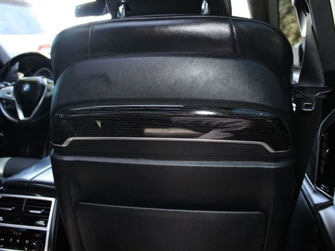 Used 2018 BMW 750i image 30