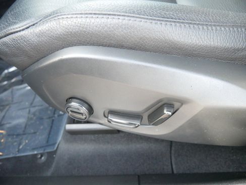 Certified 2025 Volvo XC60 B5 Plus image 14