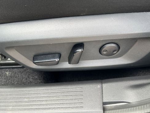 Used 2025 Nissan Rogue SV image 22