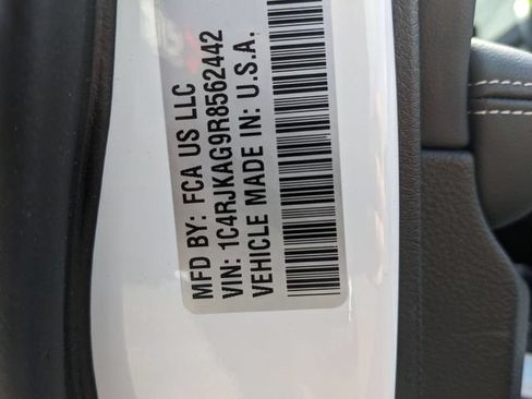 Used 2024 Jeep Grand Cherokee L Laredo w/ Luxury Tech Group I AWD/4WD image 34