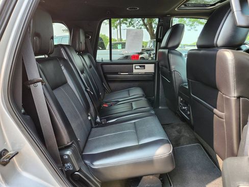 Used 2015 Ford Expedition XLT w/ Equipment Group 202A RWD image 18