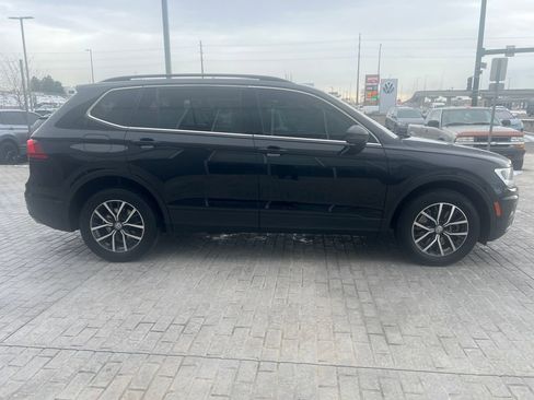 Certified 2019 Volkswagen Tiguan SE w/ Panoramic Sunroof Package image 8