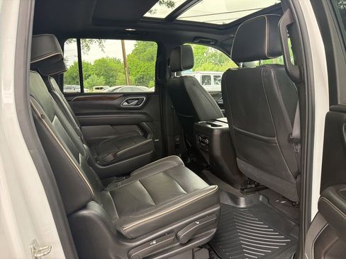 Used 2021 Chevrolet Suburban Premier w/ Premium Package RWD image 21