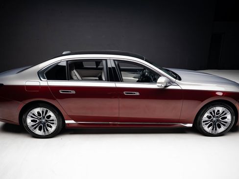 Used 2023 BMW i7 xDrive60 w/ Executive Package 2 image 35