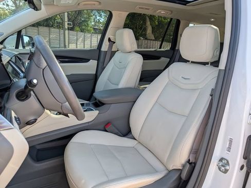 Used 2025 Cadillac XT6 Premium Luxury w/ Technology Package FWD image 24
