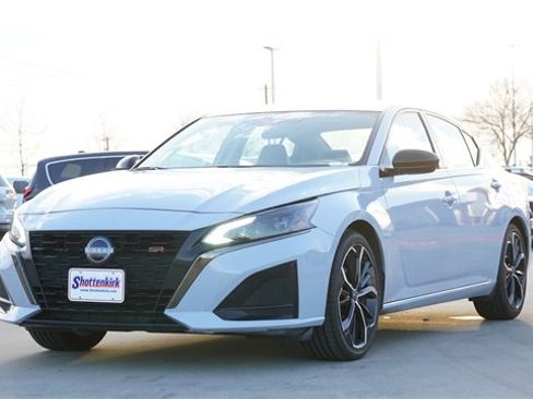 Used 2024 Nissan Altima 2.5 SR image 3