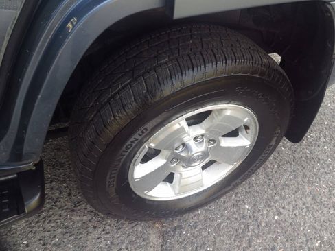 Used 2005 Toyota 4Runner SR5 AWD/4WD image 30