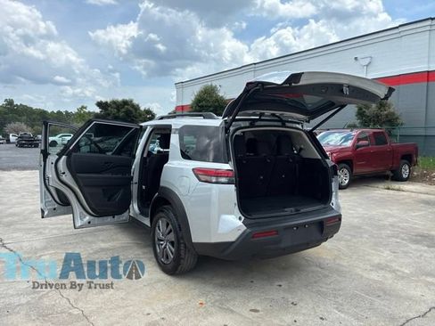 Used 2025 Nissan Pathfinder SV FWD image 15