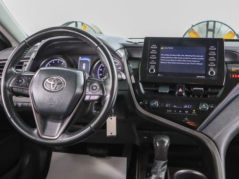 Used 2022 Toyota Camry SE FWD image 17