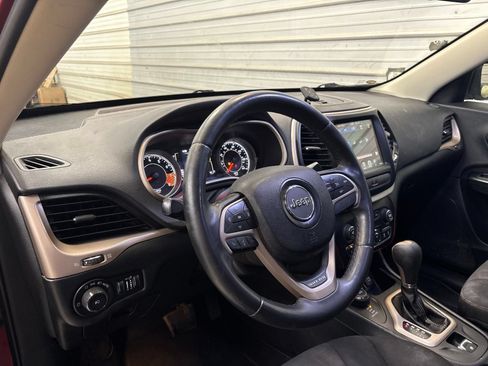 Used 2015 Jeep Cherokee Latitude AWD/4WD image 12