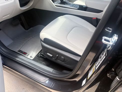 Certified 2026 Kia Sportage EX FWD image 7