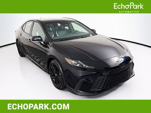 Used 2026 Toyota Camry SE FWD image 1