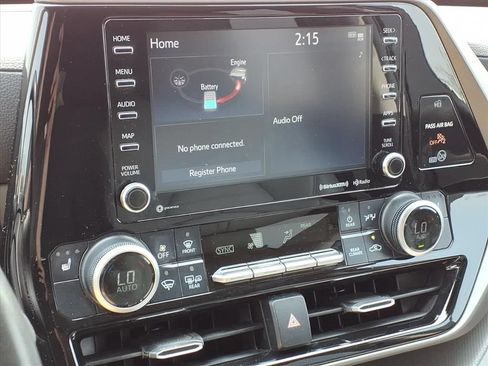 Used 2020 Toyota Highlander XLE AWD/4WD image 25