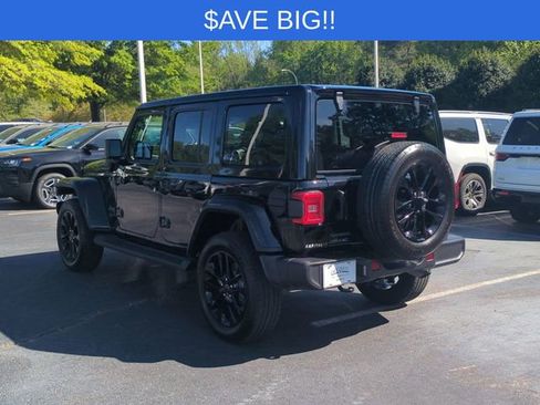 Used 2025 Jeep Wrangler Unlimited Sahara image 3