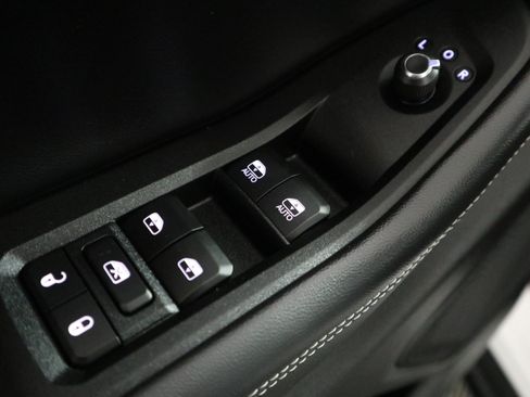 Used 2023 Jeep Grand Cherokee Laredo RWD image 34