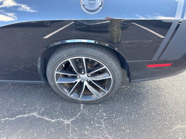 Used 2016 Dodge Challenger R/T Scat Pack w/ Leather Interior Group RWD image 13