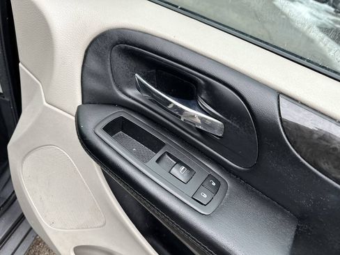 Used 2017 Dodge Grand Caravan SE w/ Power Window Group FWD image 24