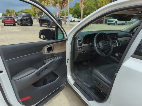 Used 2023 Kia Sorento EX w/ Panoramic Sunroof Package FWD image 7