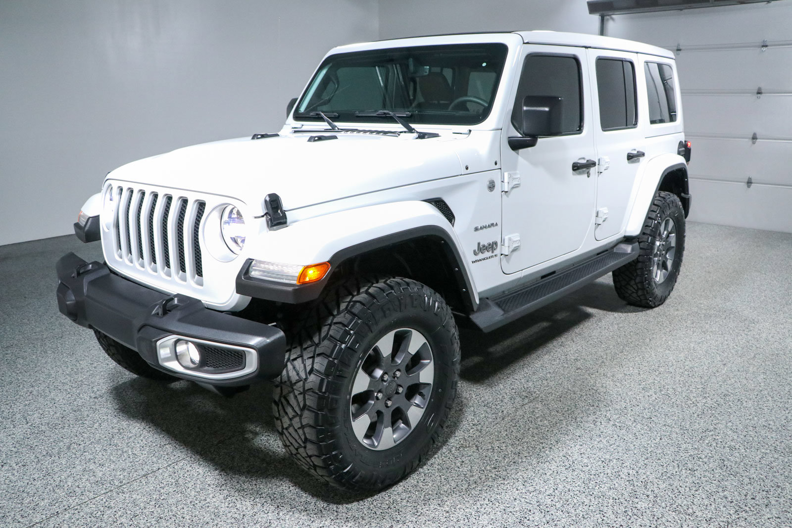 Used 2023 Jeep Wrangler Unlimited Sahara w/ LED Lighting Group AWD/4WD image 33