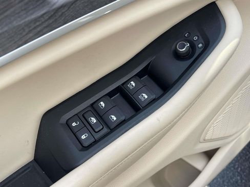 Used 2023 Jeep Grand Cherokee Limited RWD image 17