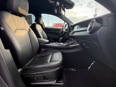 Used 2023 Alfa Romeo Stelvio Sprint image 31