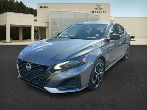 Used 2023 Nissan Altima 2.5 SR image 1