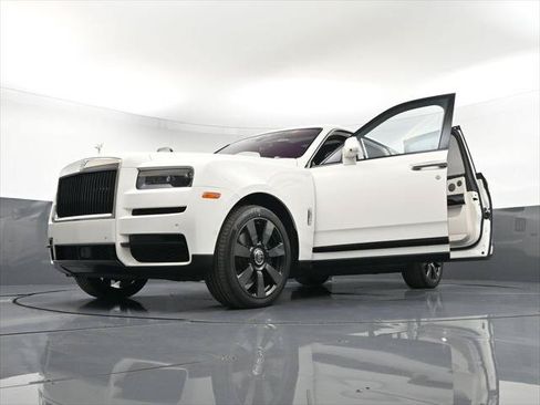 Certified 2022 Rolls-Royce Cullinan w/ Dark Exterior Package AWD/4WD image 43