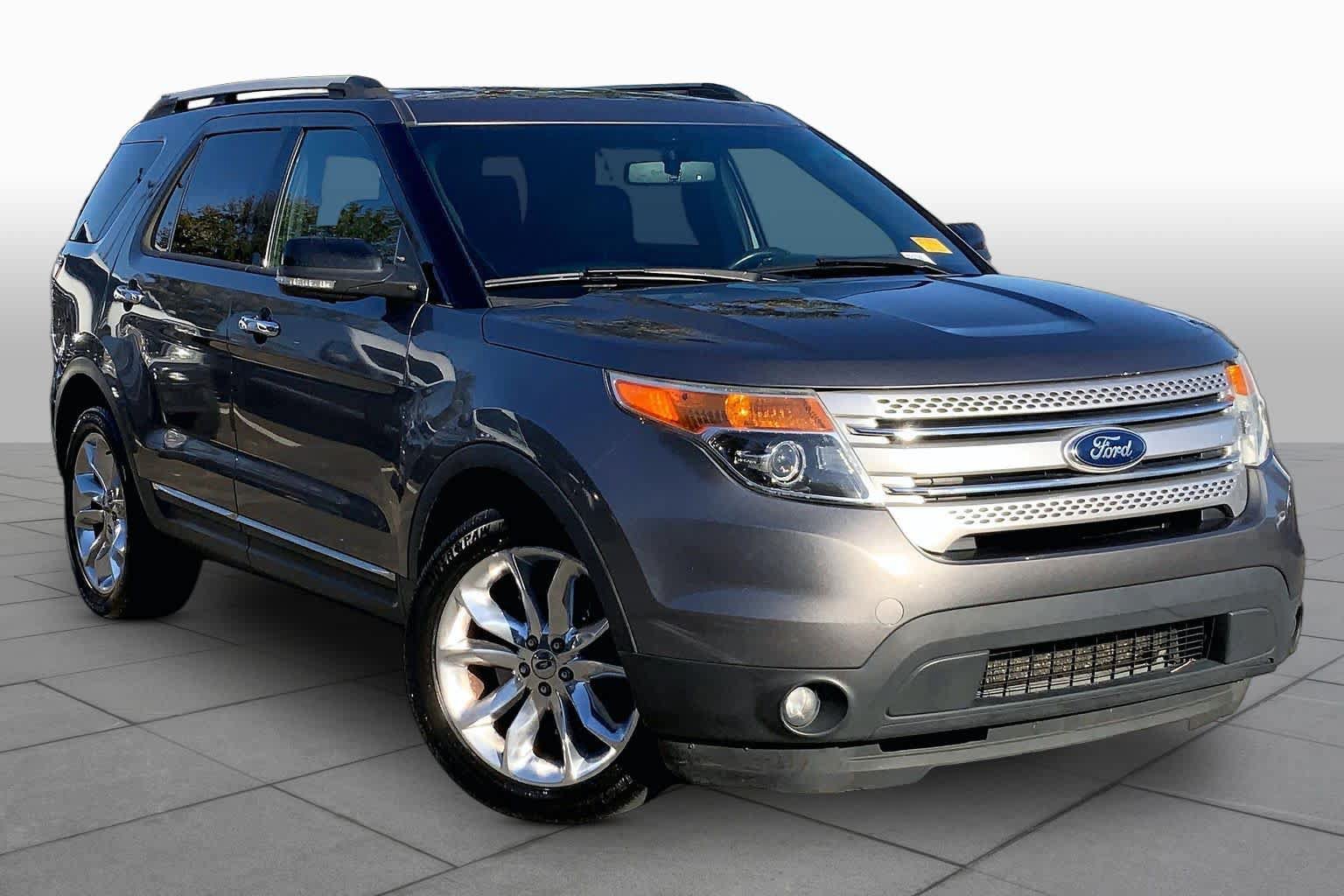 Used 2013 Ford Explorer XLT FWD image 2