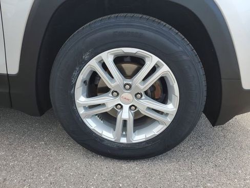 Used 2022 GMC Terrain SLE w/ Driver Convenience Package image 5