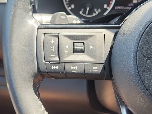 Used 2022 Nissan Pathfinder SV AWD/4WD image 21