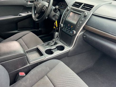 Used 2015 Toyota Camry LE image 16