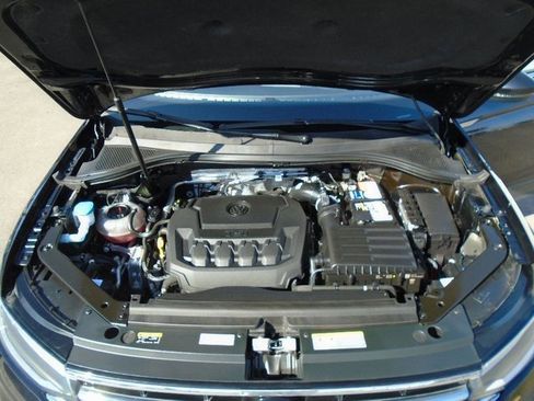Used 2022 Volkswagen Tiguan SE image 9