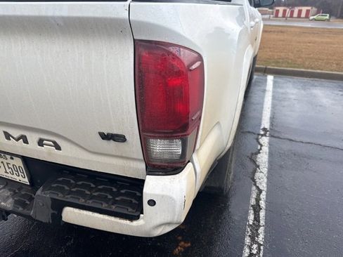 Used 2019 Toyota Tacoma TRD Sport image 12