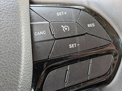 Used 2021 Jeep Cherokee Latitude Plus AWD/4WD image 12