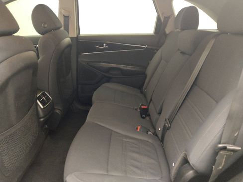 Used 2019 Kia Sorento LX image 18
