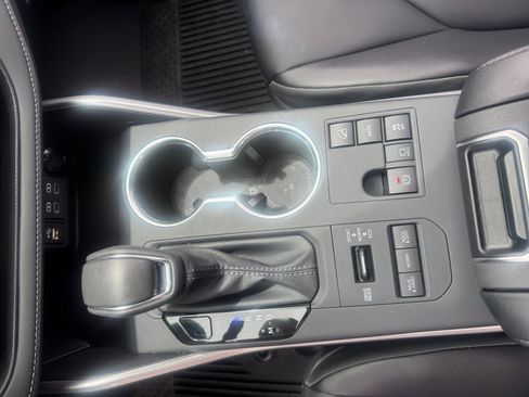 Certified 2025 Toyota Highlander XLE AWD/4WD image 15