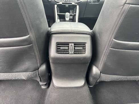 Used 2017 Honda Accord EX-L image 19
