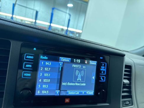 Used 2017 Toyota Sienna Limited Premium image 22