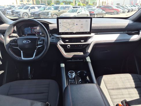 Used 2025 Ford Explorer ST-Line w/ ST-Line Street Pack AWD/4WD image 28